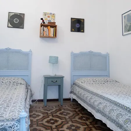 House By The Sea Apartman *