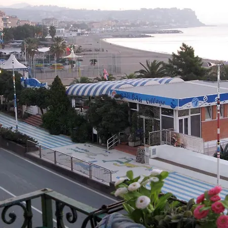House By The Sea Альбиссола-Марина